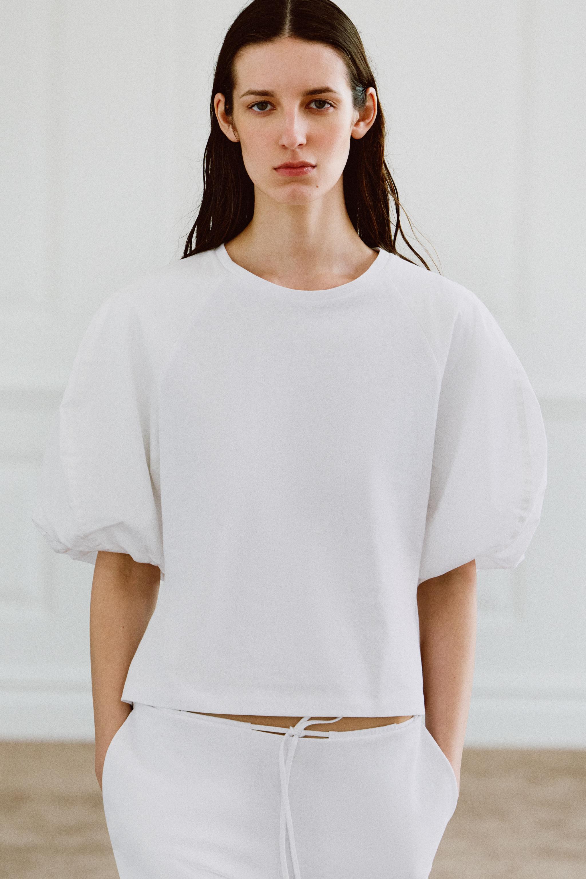 T-SHIRT EN MATIÈRES VARIÉES À MANCHES BOUFFANTES